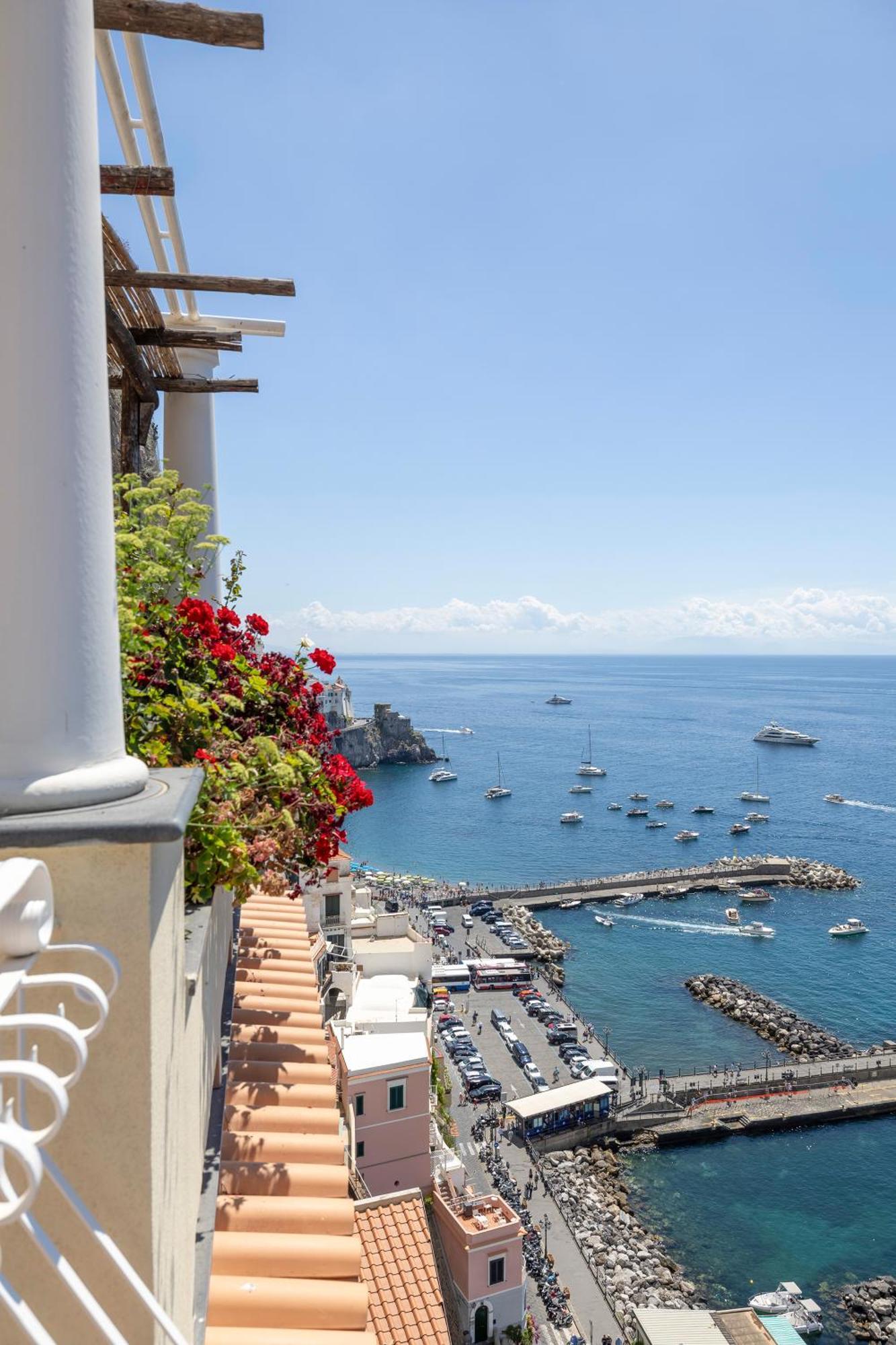 Apartments Amalfi Design Sea View Accessible By 250 Steps Luaran gambar