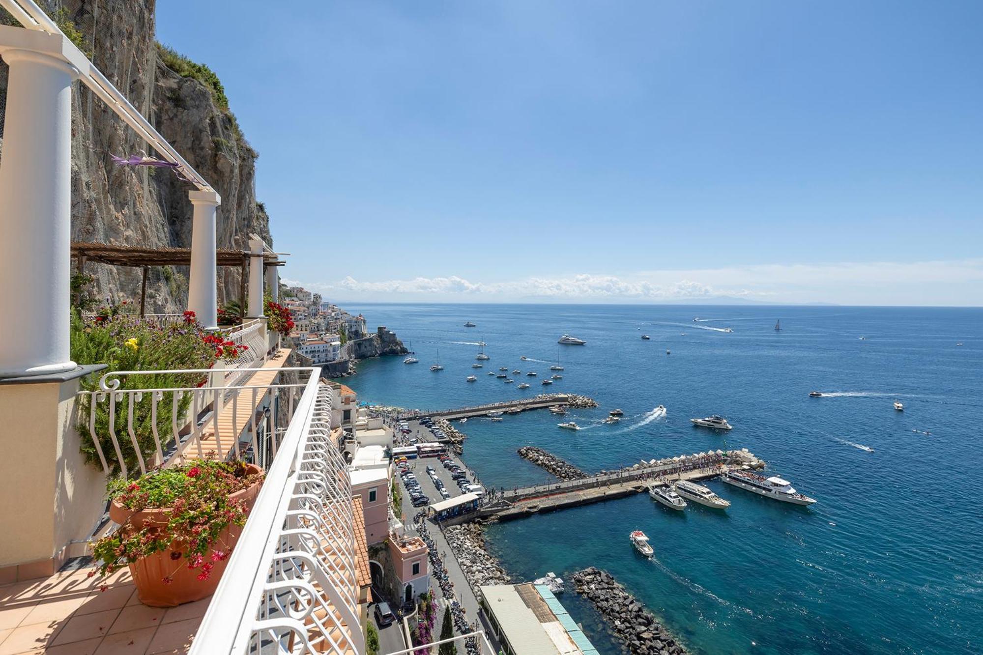 Apartments Amalfi Design Sea View Accessible By 250 Steps Luaran gambar