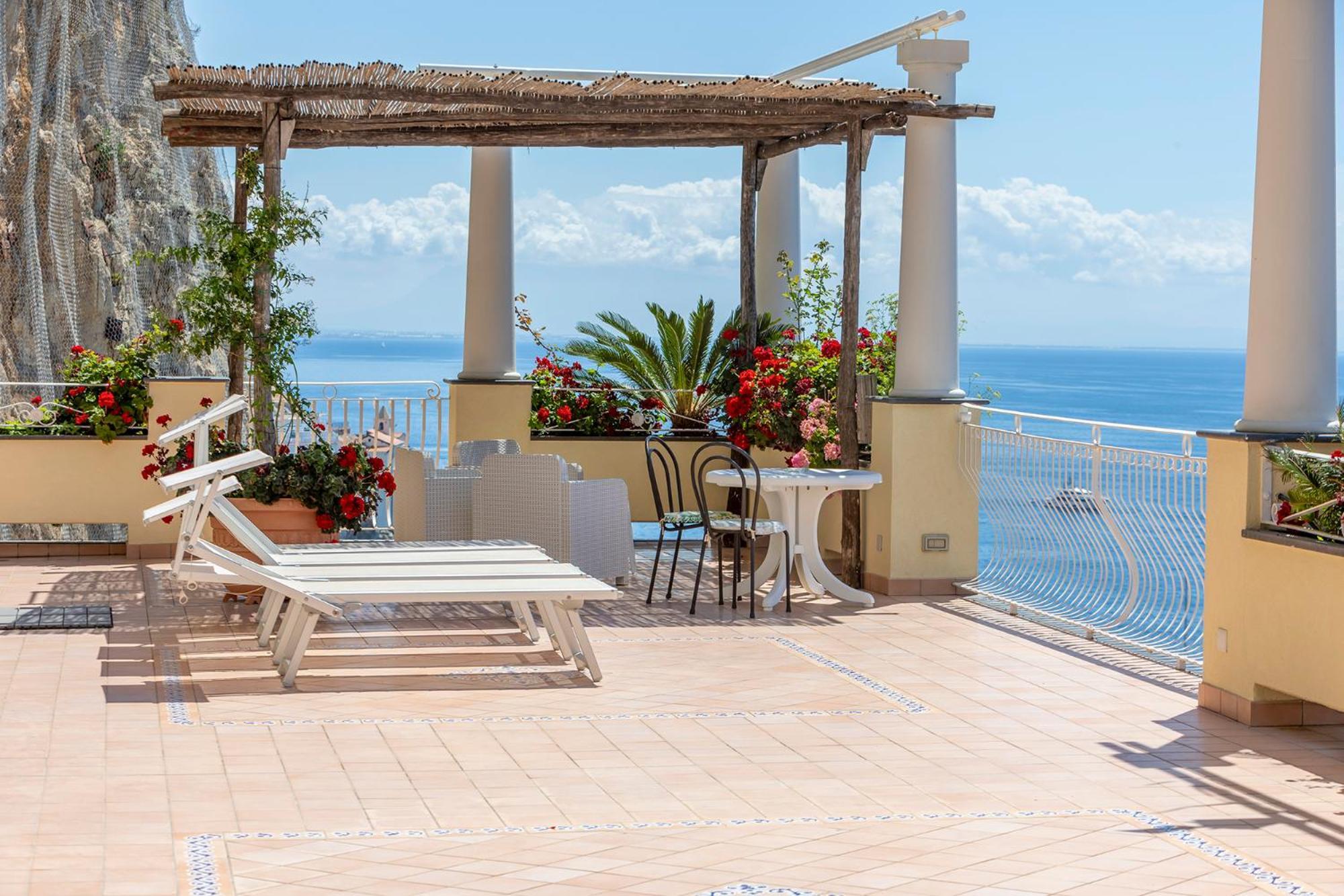 Apartments Amalfi Design Sea View Accessible By 250 Steps Luaran gambar