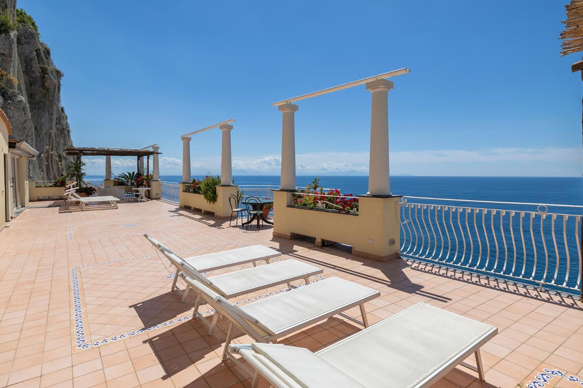 Apartments Amalfi Design Sea View Accessible By 250 Steps Luaran gambar