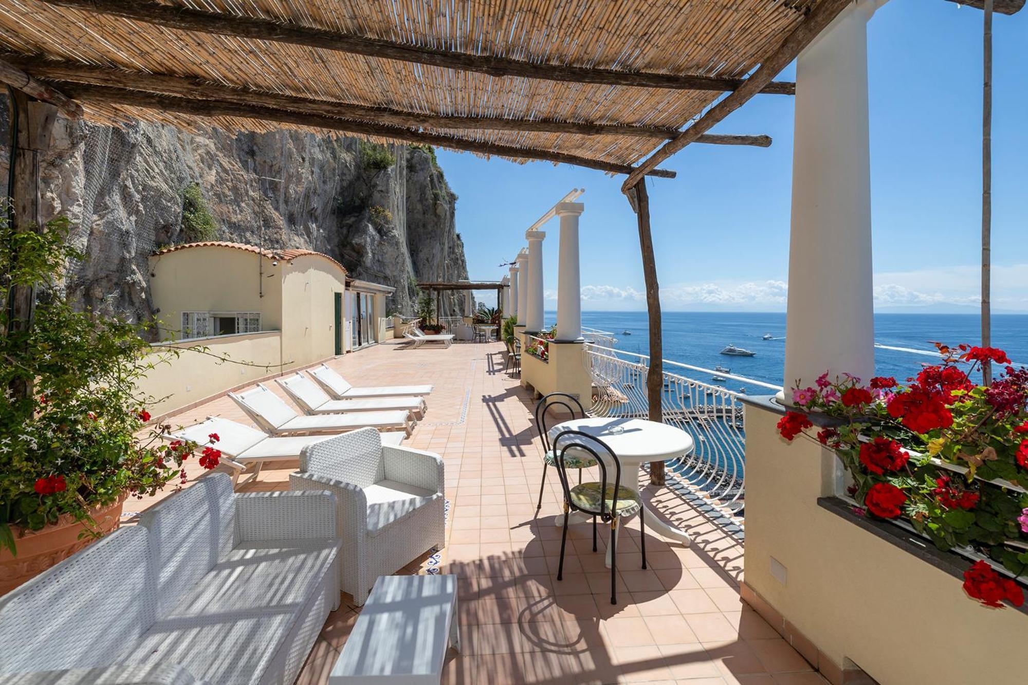 Apartments Amalfi Design Sea View Accessible By 250 Steps Luaran gambar