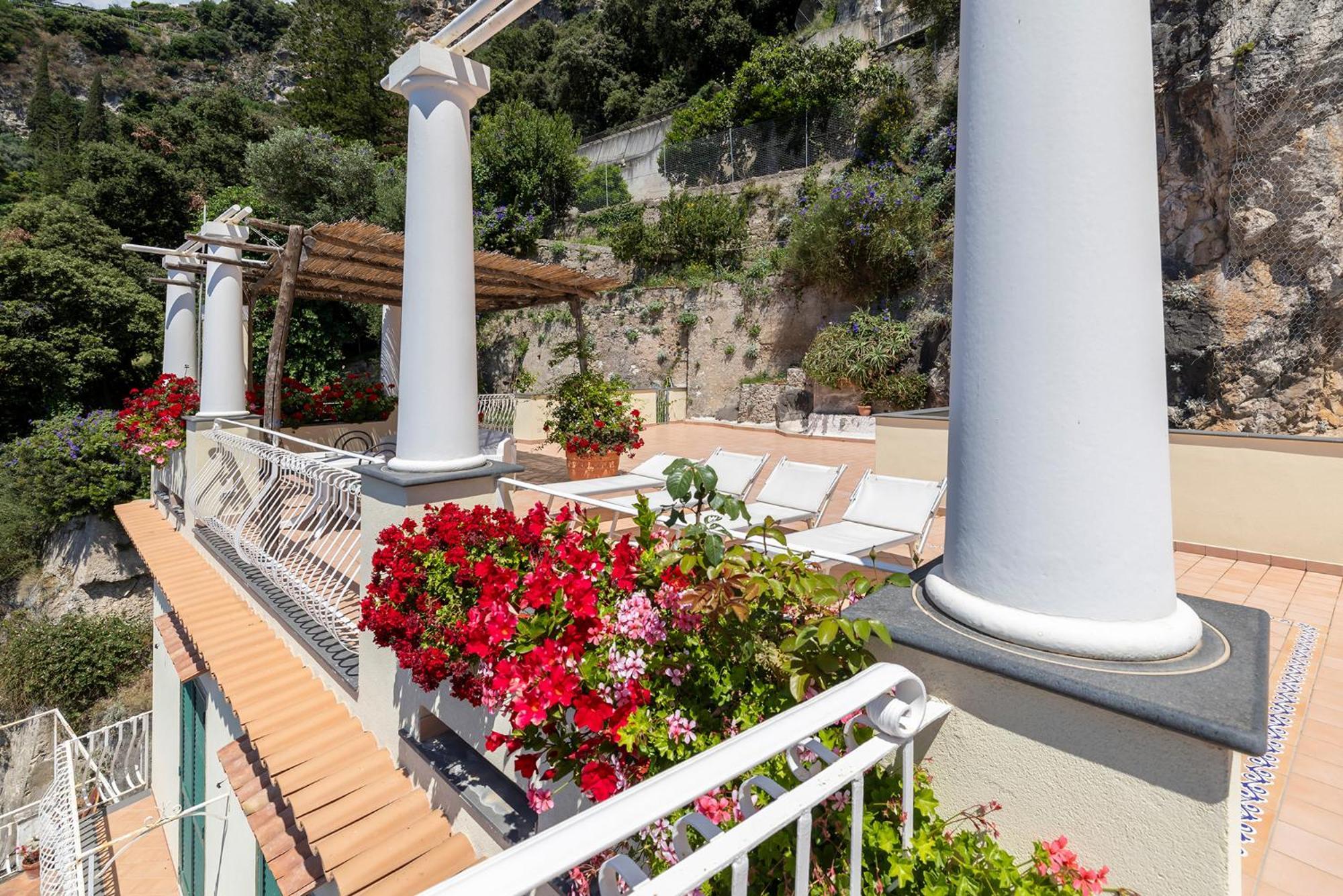 Apartments Amalfi Design Sea View Accessible By 250 Steps Luaran gambar